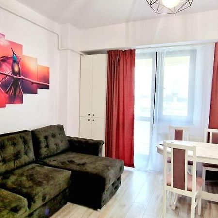 Evelyn Modern Apartment Near Palas Iasi Eksteriør billede