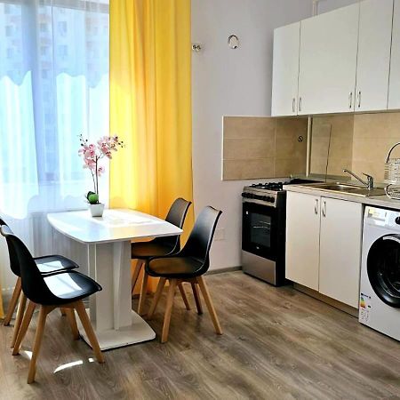 Evelyn Modern Apartment Near Palas Iasi Eksteriør billede