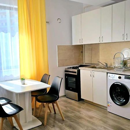 Evelyn Modern Apartment Near Palas Iasi Eksteriør billede