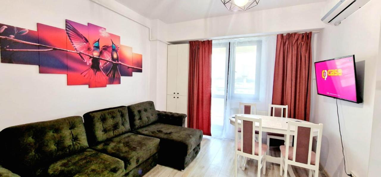 Evelyn Modern Apartment Near Palas Iasi Eksteriør billede