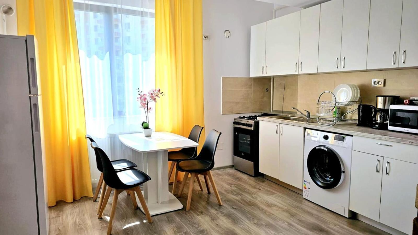 Evelyn Modern Apartment Near Palas Iasi Eksteriør billede