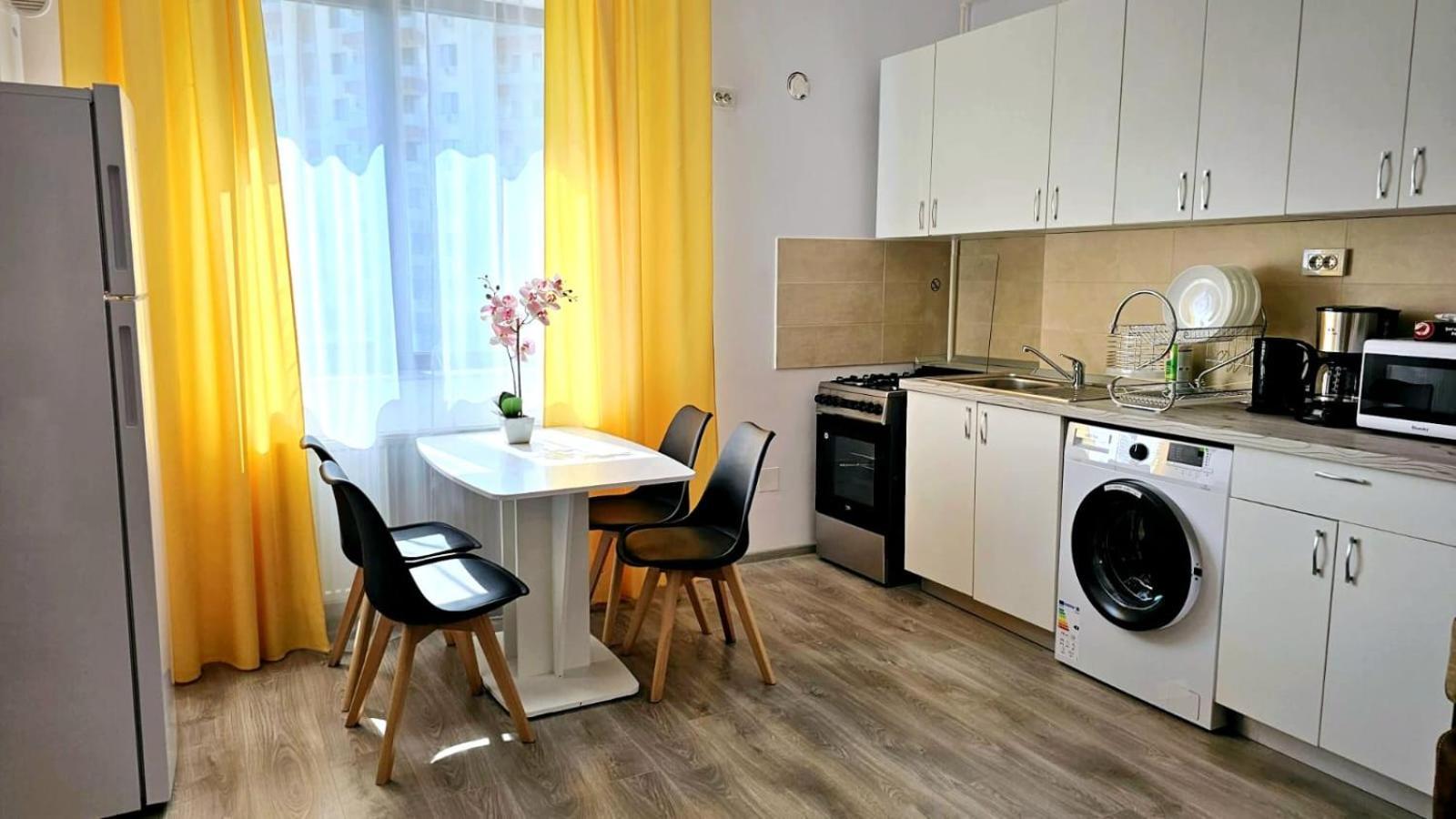 Evelyn Modern Apartment Near Palas Iasi Eksteriør billede