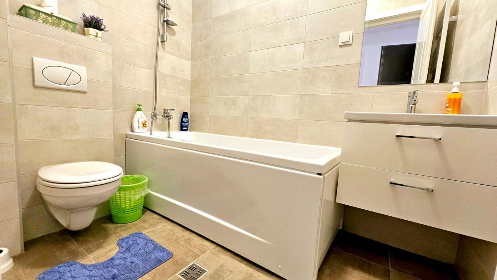 Evelyn Modern Apartment Near Palas Iasi Eksteriør billede