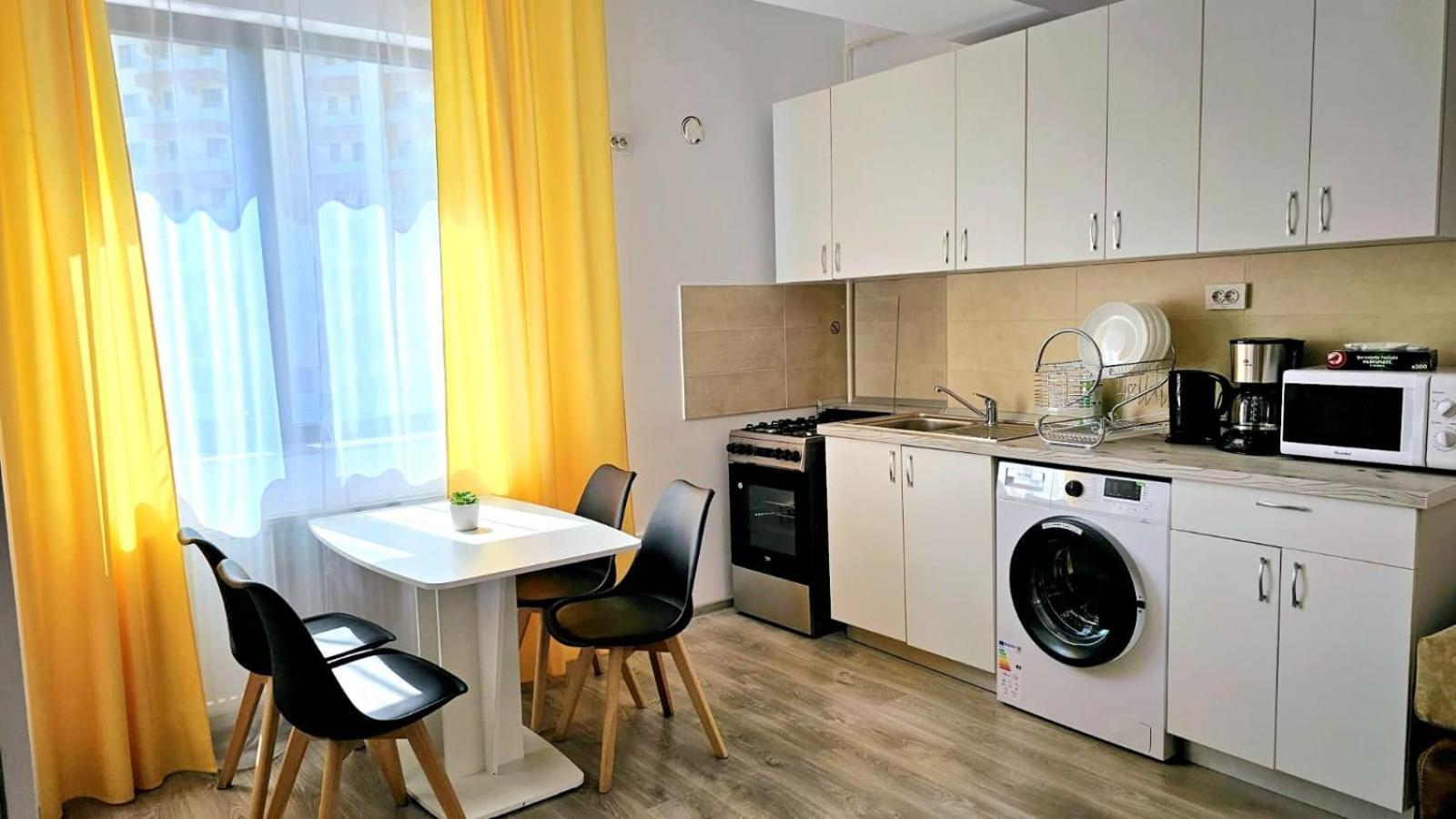 Evelyn Modern Apartment Near Palas Iasi Eksteriør billede